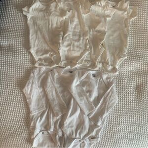 NWOT Gerber and Carter’s | Bodysuit Bundle | Long- and short sleeve